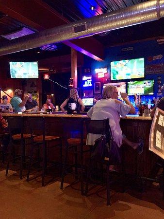 Wooded Hills Bar & Grill