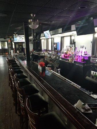 Lavue Bar and Grill