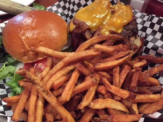 Farren's Pub & Eatery