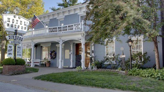 Hotel Nauvoo Historic Inn & Restaurant